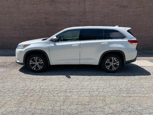 Blizzard Pearl 2017 Toyota Highlander LE Plus