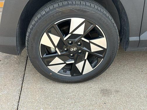 Cyber Gray Metallic 2025 Hyundai KONA SEL