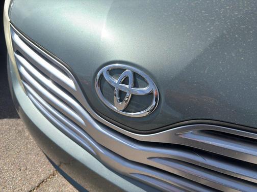 Aloe Green Metallic 2012 Toyota Venza Limited