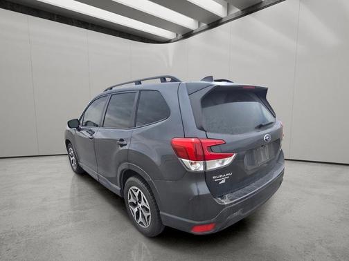 Magnetite Gray Metallic 2024 Subaru Forester Premium