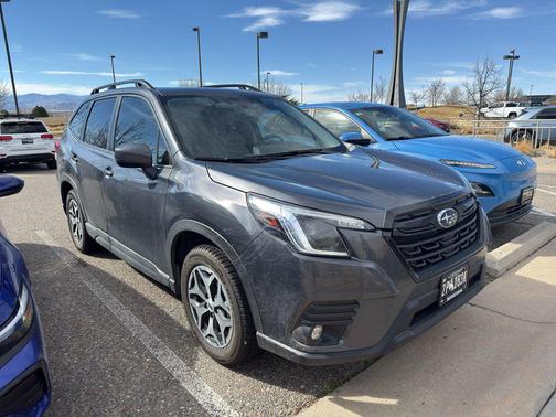 Magnetite Gray Metallic 2024 Subaru Forester Premium