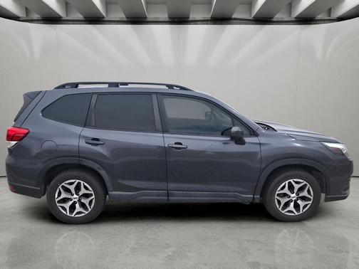 Magnetite Gray Metallic 2024 Subaru Forester Premium
