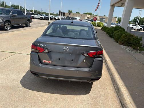 Gun Metallic 2024 Nissan Versa 1.6 S