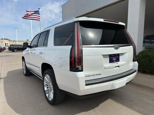 2016 Cadillac Escalade Platinum