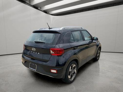 Onyx Black 2023 Hyundai VENUE SEL