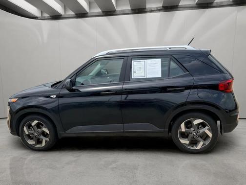 Onyx Black 2023 Hyundai VENUE SEL