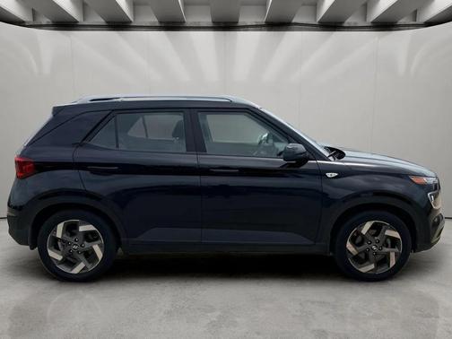 Onyx Black 2023 Hyundai VENUE SEL
