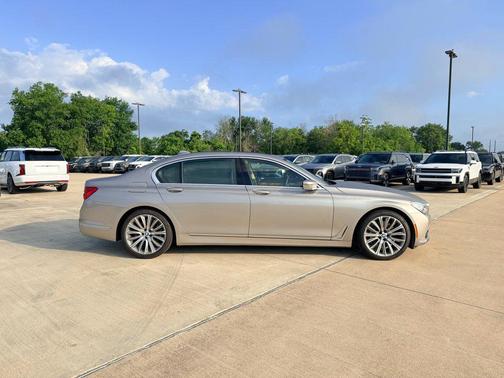 Silver 2018 BMW 750 i