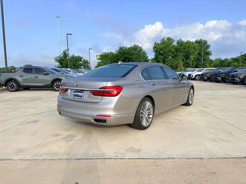 Silver 2018 BMW 750 i
