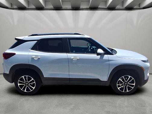 Summit White 2025 Chevrolet Trailblazer LT