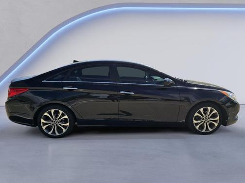 Midnight Black Mica 2013 Hyundai SONATA SE