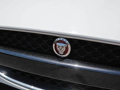 Fuji White 2018 Jaguar F-TYPE 296HP
