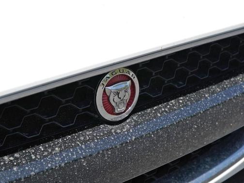 Fuji White 2018 Jaguar F-TYPE 296HP
