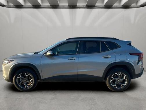 Sterling Gray Metallic 2025 Chevrolet Trax LT