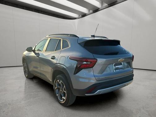 Sterling Gray Metallic 2025 Chevrolet Trax LT