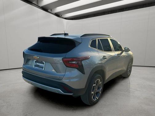 Sterling Gray Metallic 2025 Chevrolet Trax LT