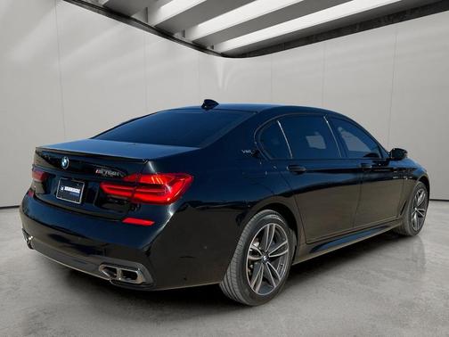 2018 BMW M760 xDrive