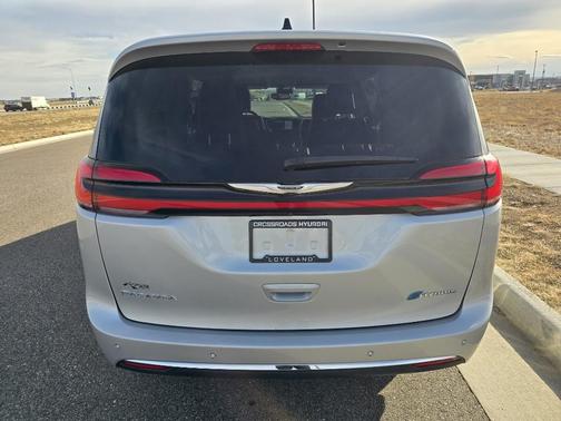 2024 Chrysler Pacifica Hybrid Select