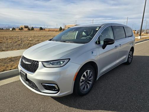 2024 Chrysler Pacifica Hybrid Select
