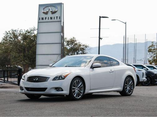 Moonlight White 2011 INFINITI G37 Journey