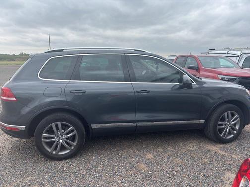 Gray 2016 Volkswagen Touareg TDI Lux