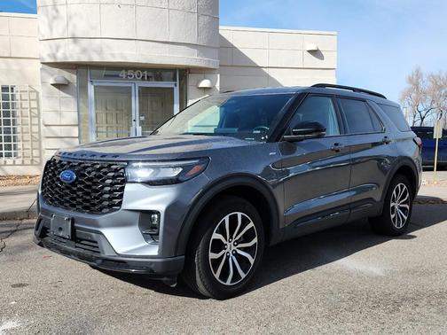 2025 Ford Explorer ST-Line