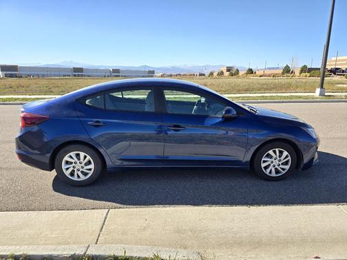 2020 Hyundai ELANTRA SE