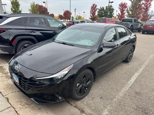 2023 Hyundai ELANTRA SEL