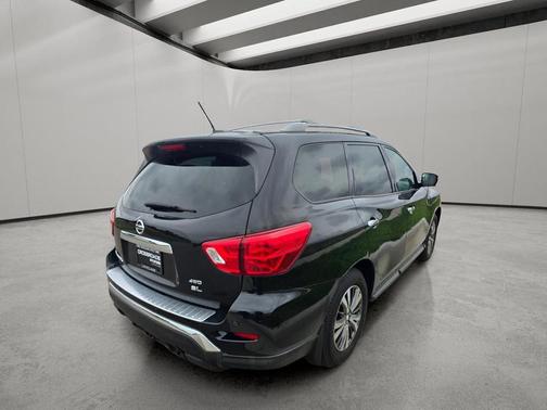 Magnetic Black 2018 Nissan Pathfinder SL
