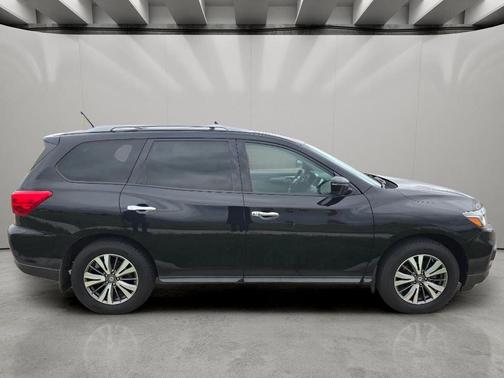 Magnetic Black 2018 Nissan Pathfinder SL