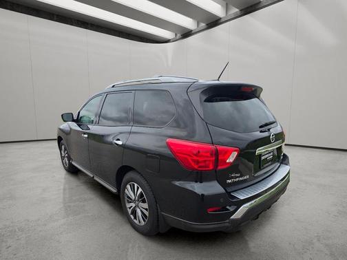 Magnetic Black 2018 Nissan Pathfinder SL