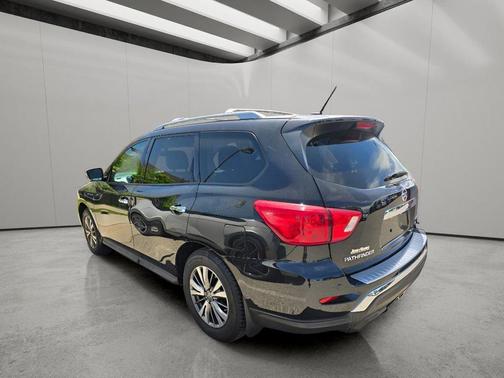 Magnetic Black 2018 Nissan Pathfinder SL