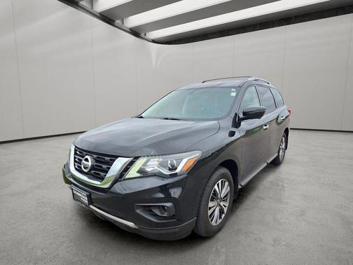 Magnetic Black 2018 Nissan Pathfinder SL