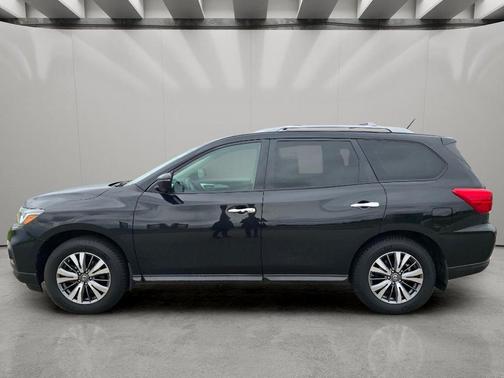 Magnetic Black 2018 Nissan Pathfinder SL