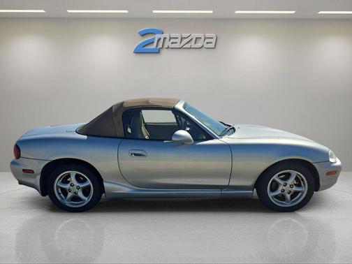 2000 Mazda MX-5 Miata Base