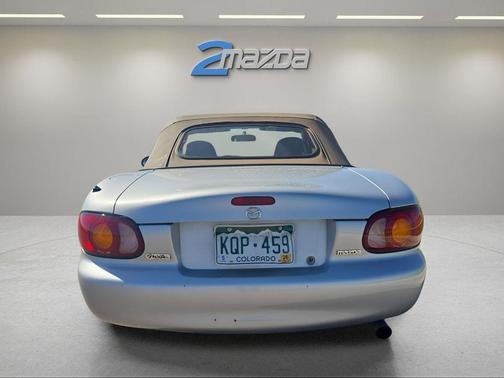 2000 Mazda MX-5 Miata Base