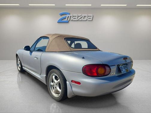 2000 Mazda MX-5 Miata Base