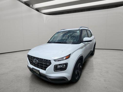 Lunar White 2025 Hyundai VENUE SEL