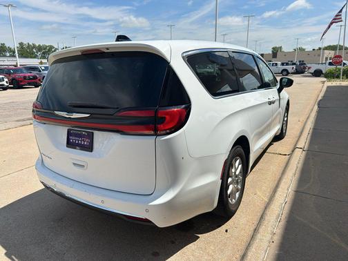 Bright White Clearcoat 2024 Chrysler Pacifica Touring L