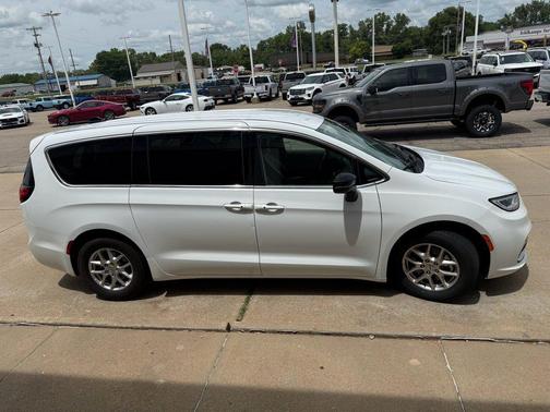 Bright White Clearcoat 2024 Chrysler Pacifica Touring L