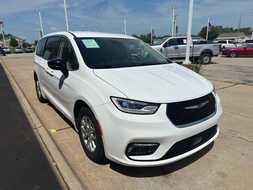 Bright White Clearcoat 2024 Chrysler Pacifica Touring L