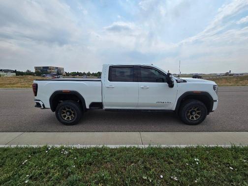 Summit White 2024 GMC Sierra 2500 AT4