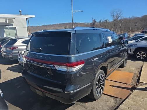 2022 Lincoln Navigator L Reserve