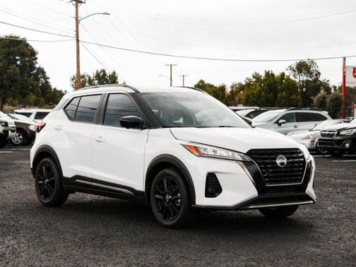Fresh Powder 2024 Nissan Kicks SR