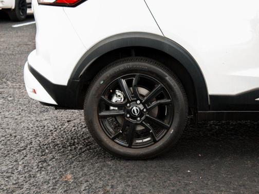Fresh Powder 2024 Nissan Kicks SR