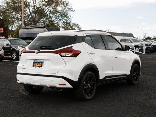 Fresh Powder 2024 Nissan Kicks SR