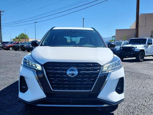 Fresh Powder 2024 Nissan Kicks SR