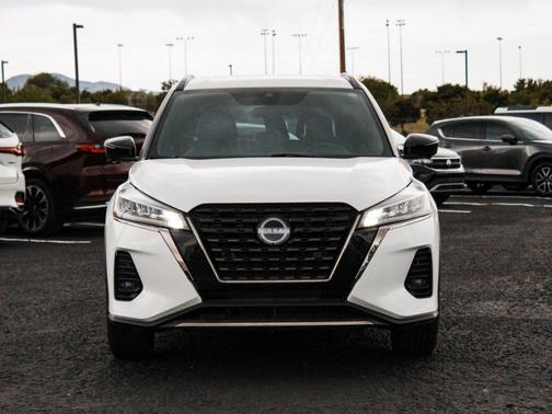 Fresh Powder 2024 Nissan Kicks SR