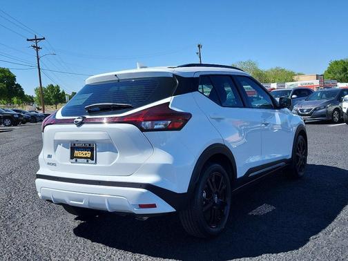 Fresh Powder 2024 Nissan Kicks SR