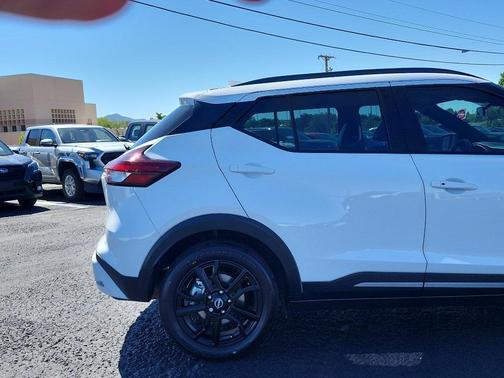 Fresh Powder 2024 Nissan Kicks SR
